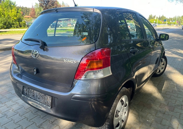 Toyota Yaris cena 19900 przebieg: 133000, rok produkcji 2009 z Pruszków małe 211